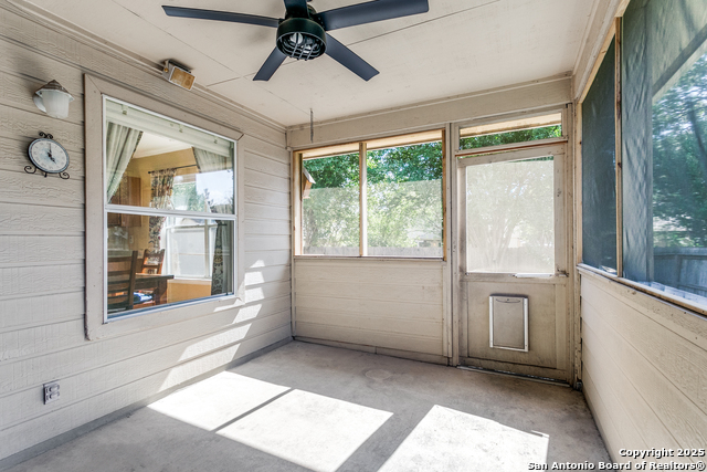 Image 21 of 25 For 14318 Markham Ln