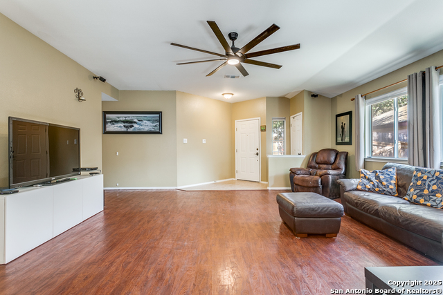 Image 5 of 25 For 14318 Markham Ln