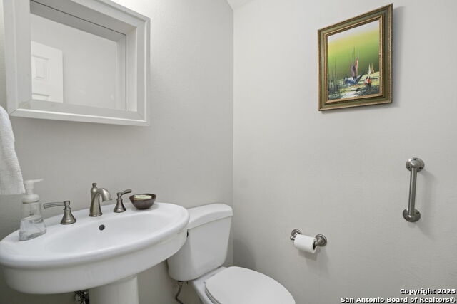 Image 18 of 50 For 16222 Robinwood Ln