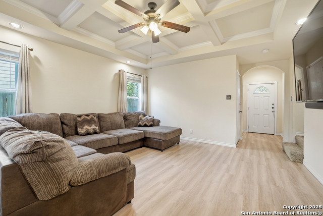 Listing photo id 3 for 6311 Aspen Hill