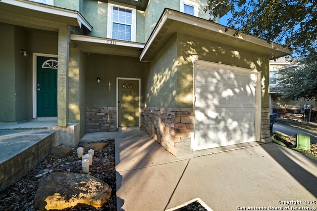 Listing photo id 0 for 6311 Aspen Hill