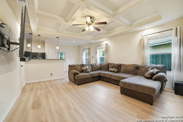 Listing photo id 2 for 6311 Aspen Hill