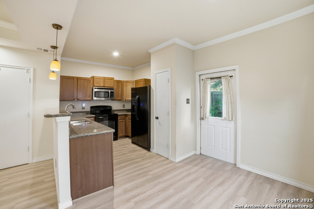 Listing photo id 4 for 6311 Aspen Hill