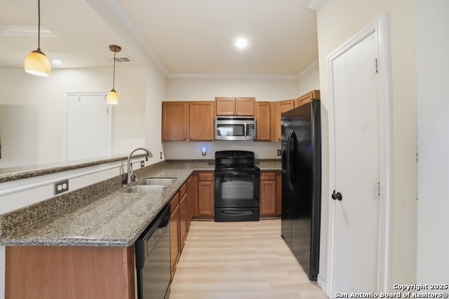 Listing photo id 5 for 6311 Aspen Hill