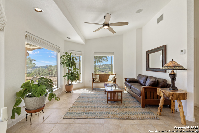 Listing photo id 13 for 490 Muse  