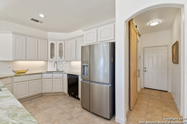 Listing photo id 17 for 490 Muse  