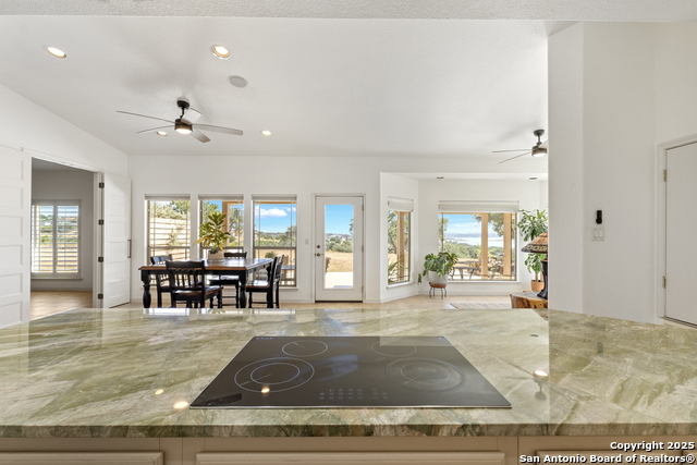 Listing photo id 18 for 490 Muse  