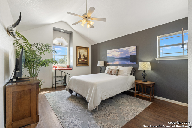 Listing photo id 32 for 490 Muse  