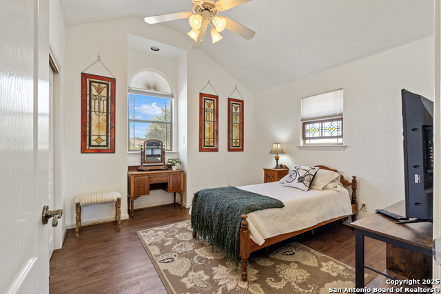 Listing photo id 33 for 490 Muse  