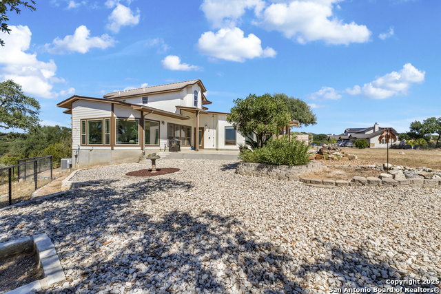 Listing photo id 40 for 490 Muse  