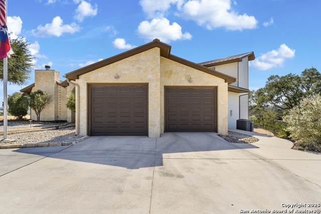 Listing photo id 41 for 490 Muse  