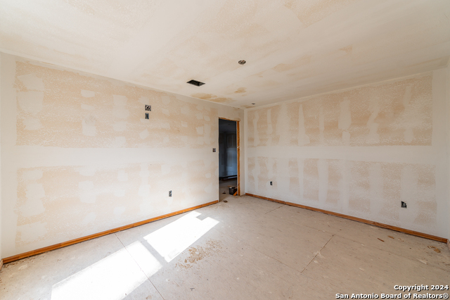 Image 62 of 90 For 989 Oil Well Road