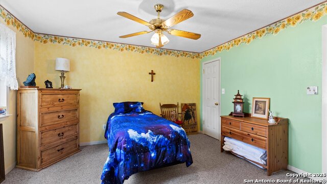 Listing photo id 10 for 949 Burges  