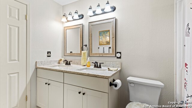 Listing photo id 11 for 949 Burges  