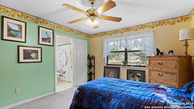 Listing photo id 12 for 949 Burges  