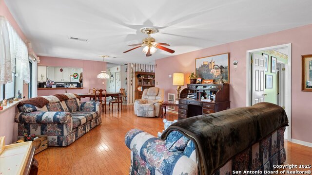 Listing photo id 20 for 949 Burges  