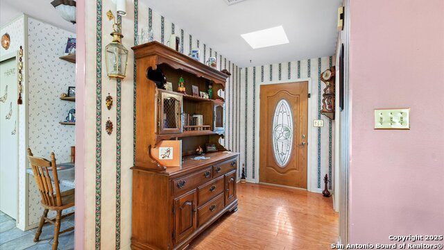 Listing photo id 22 for 949 Burges  