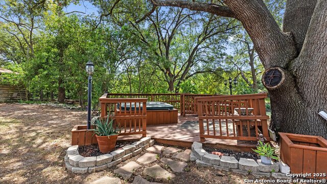 Listing photo id 1 for 949 Burges  