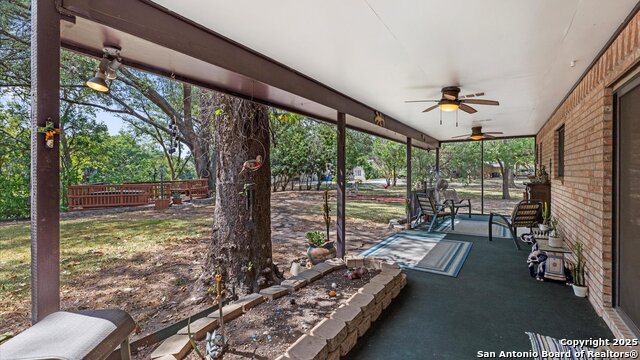 Listing photo id 3 for 949 Burges  