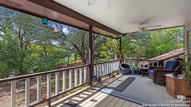 Listing photo id 5 for 949 Burges  