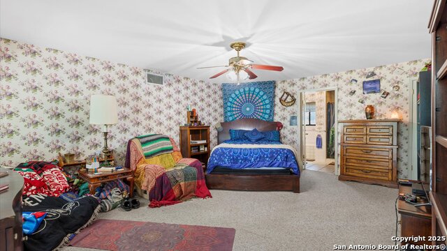 Listing photo id 7 for 949 Burges  