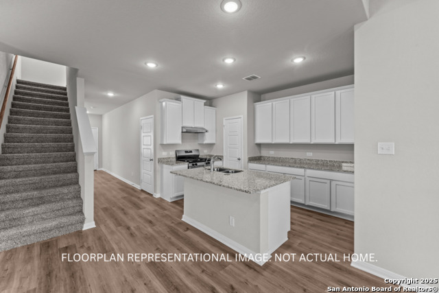 Listing photo id 11 for 8424 Roadrunner Passage