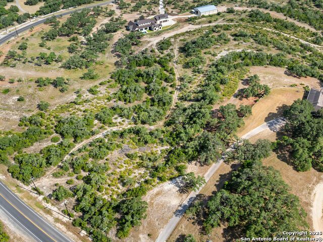 Listing photo id 5 for 27016 Toutant Beauregard
