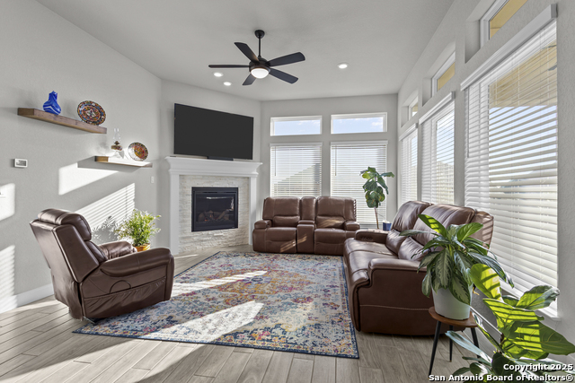 Listing photo id 8 for 22924 Grande Vista