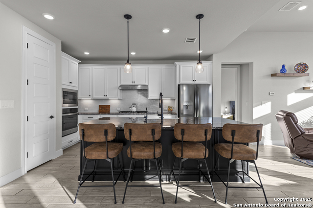 Listing photo id 11 for 22924 Grande Vista