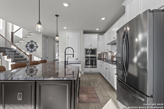 Listing photo id 13 for 22924 Grande Vista