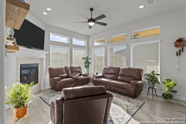 Listing photo id 14 for 22924 Grande Vista