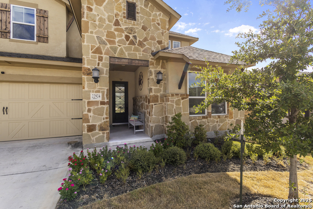 Listing photo id 2 for 22924 Grande Vista