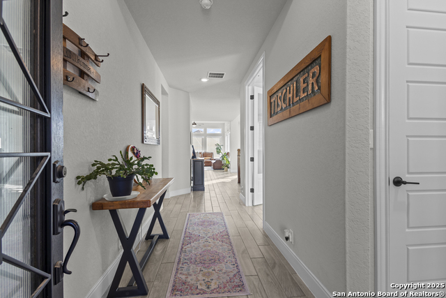 Listing photo id 3 for 22924 Grande Vista