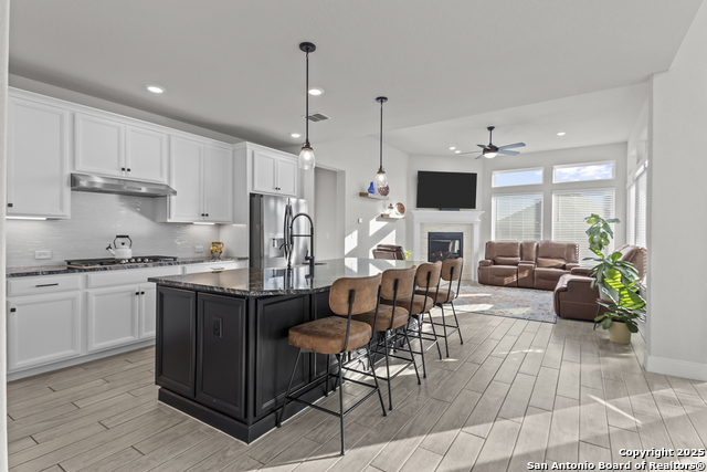 Listing photo id 5 for 22924 Grande Vista