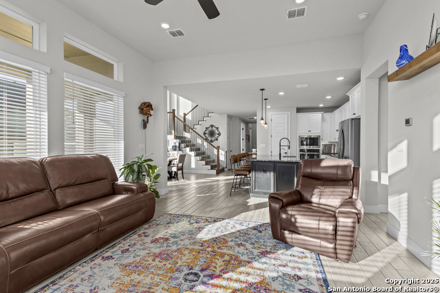 Listing photo id 7 for 22924 Grande Vista