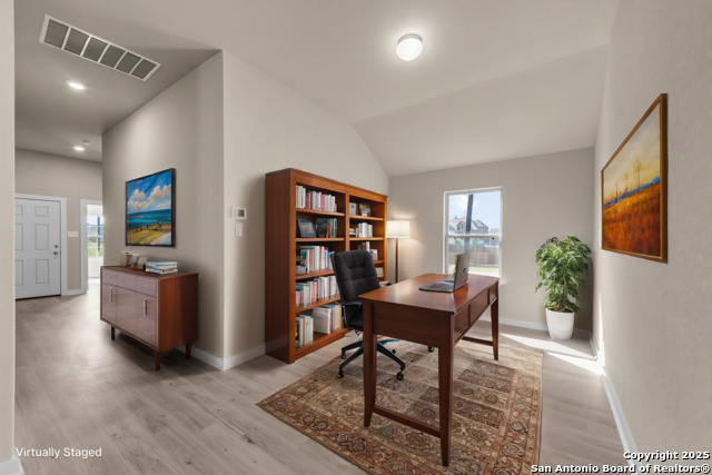 Listing photo id 8 for 8224 Foxtail Fork