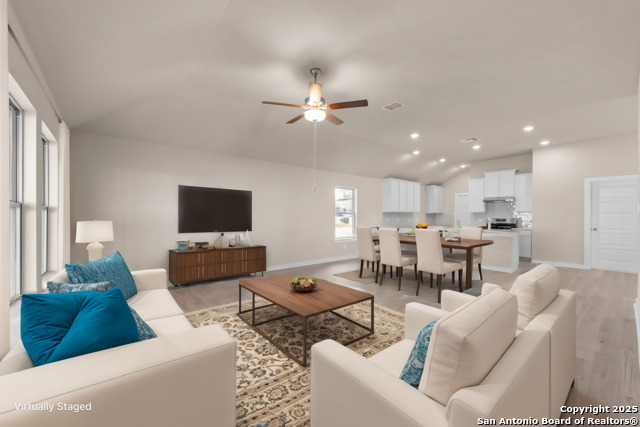 Listing photo id 3 for 8224 Foxtail Fork