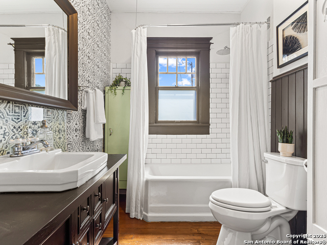 Listing photo id 10 for 545 Wickes  