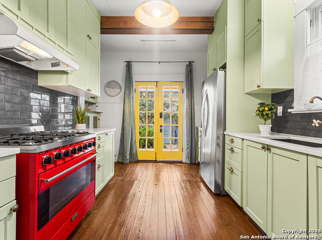 Listing photo id 7 for 545 Wickes  