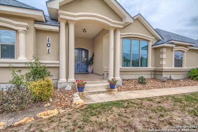 Listing photo id 0 for 101 Auburn Cove