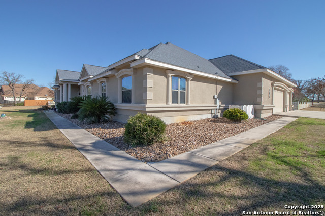 Listing photo id 1 for 101 Auburn Cove