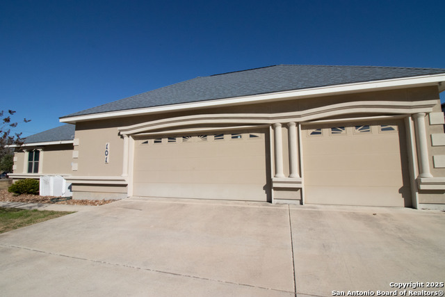 Listing photo id 2 for 101 Auburn Cove
