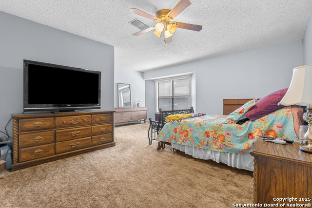 Image 11 of 21 For 10422 Country Bluff