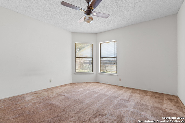 Image 18 of 21 For 10422 Country Bluff
