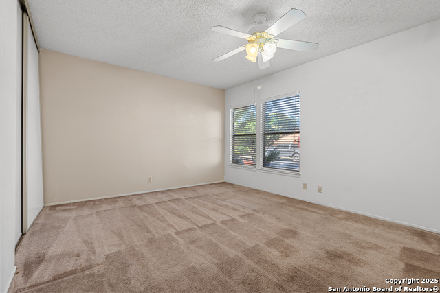 Image 19 of 21 For 10422 Country Bluff