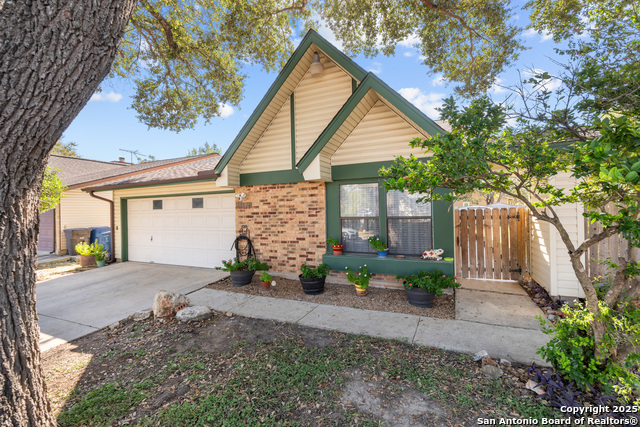 Image 2 of 21 For 10422 Country Bluff