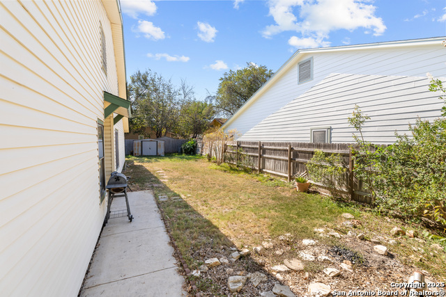 Image 20 of 21 For 10422 Country Bluff