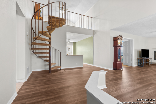 Image 3 of 21 For 10422 Country Bluff