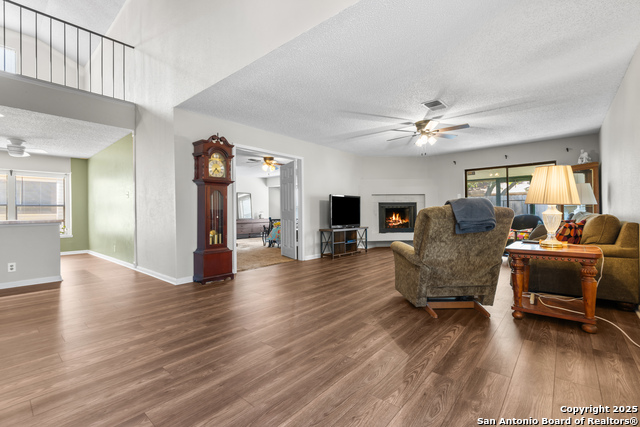 Image 6 of 21 For 10422 Country Bluff