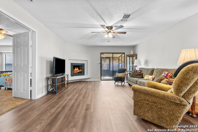 Image 7 of 21 For 10422 Country Bluff